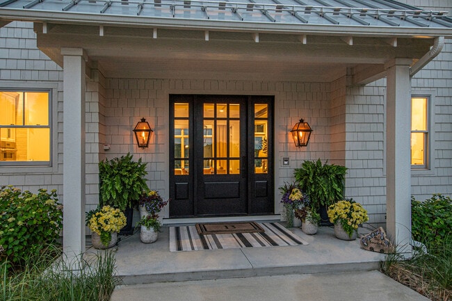 Building Photo - 6736 Saugatuck Bch Rd