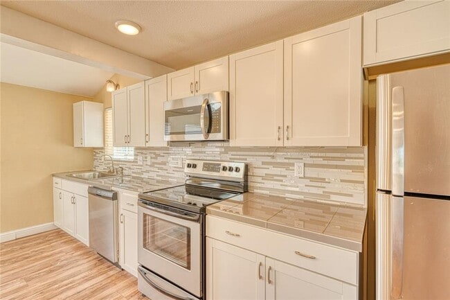 Building Photo - 296 Hartt Hill Dr
