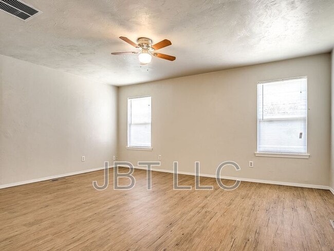 Building Photo - 2132 Andover Ct