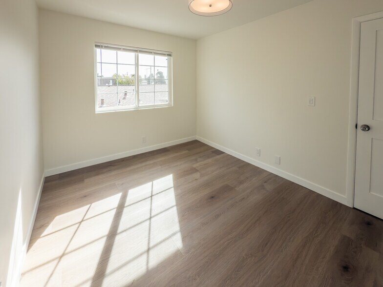 Building Photo - 1000 Tilton Ave