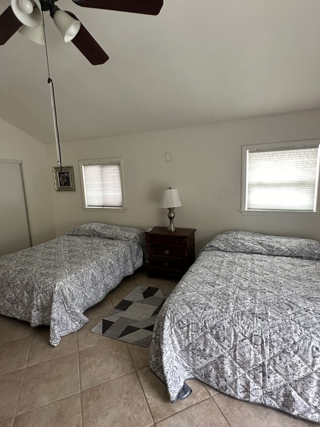 Nice and large bedroom with walk-in closets and high ceilings.o - 7403 Vanalden Ave