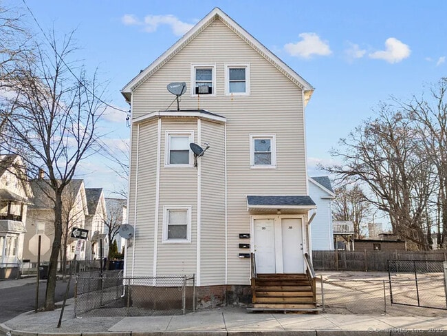 Primary Photo - 203 West St
