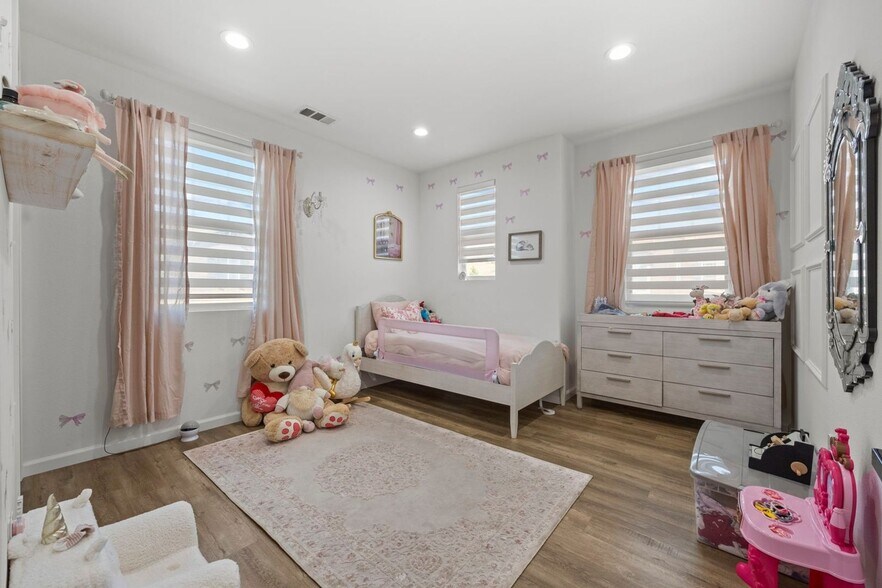 Building Photo - 16485 Nicklaus Dr
