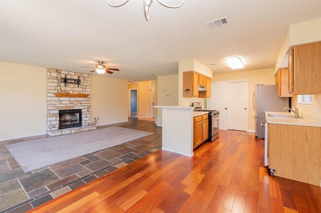 Building Photo - 10413 Hess Dr