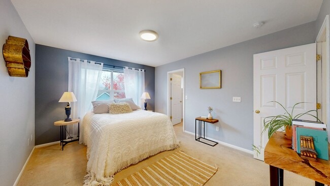 Building Photo - Beautiful 3-Bed, 2.5-Bath Home in South Fo...