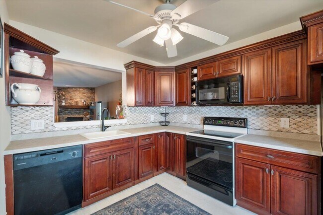 Building Photo - 6 Juniper Ln