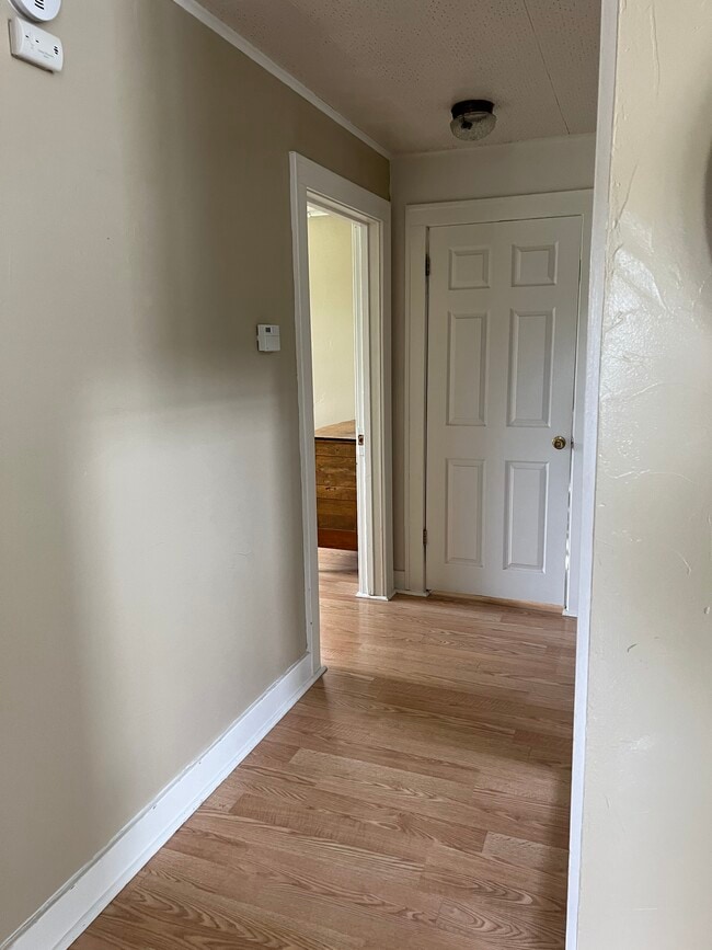 Building Photo - 401 Hemlock St