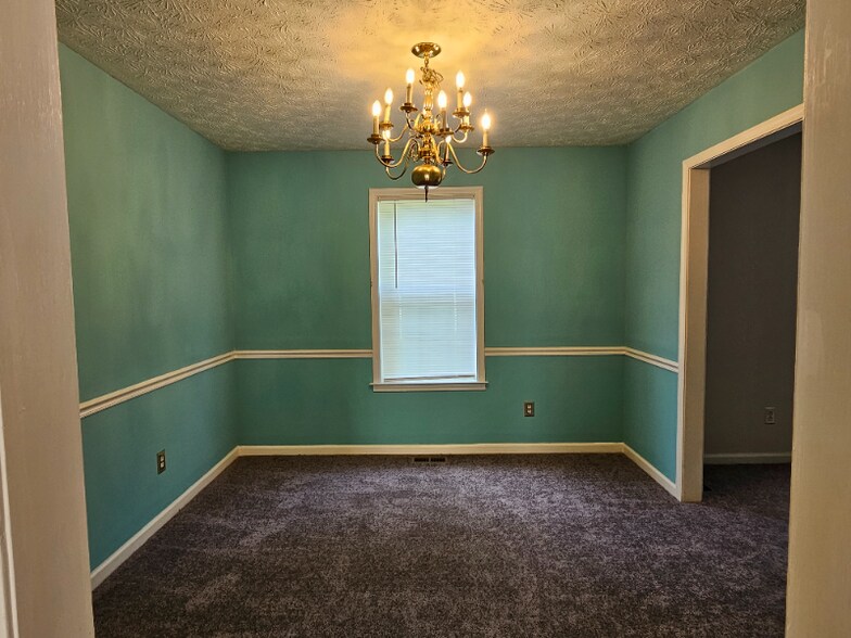 Building Photo - 1011 Brookwood Dr