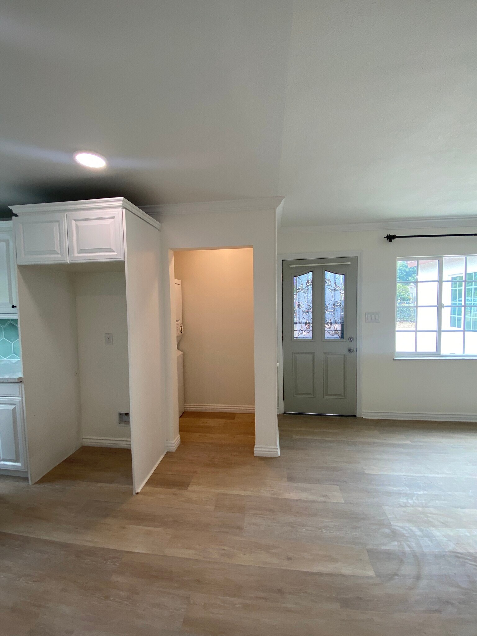 Building Photo - 834 N Parkside Ave