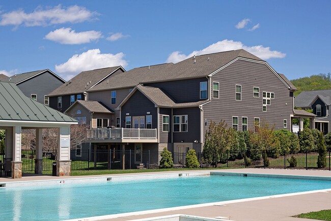 Building Photo - Spacious Cascadia Townhome With Rooftop Te...