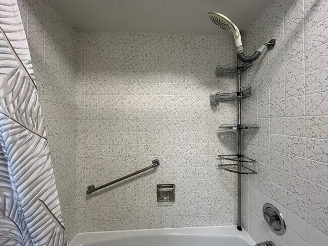 Building Photo - Charming 4-Bedroom Portland Home with Spac...