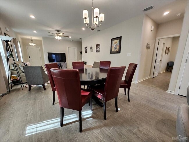 Building Photo - 12 N 34th Ln