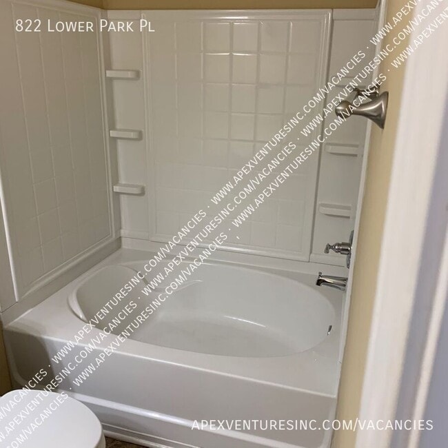 Building Photo - 822 Lower Park Pl