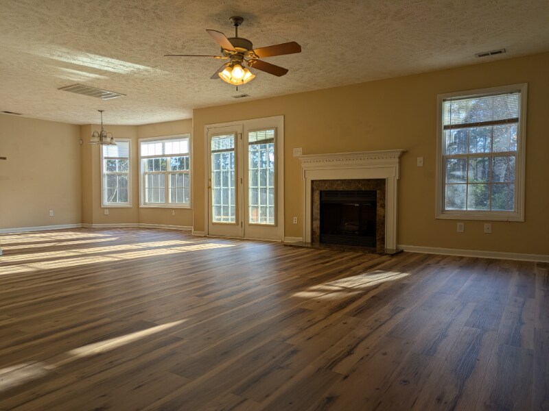 Building Photo - 361 Americana Dr