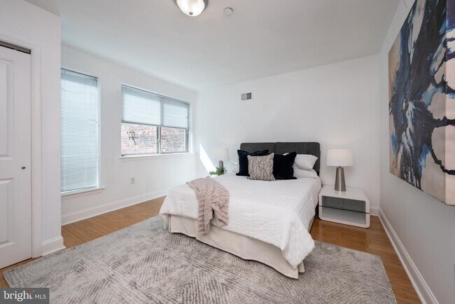 Building Photo - 2102 Berges St