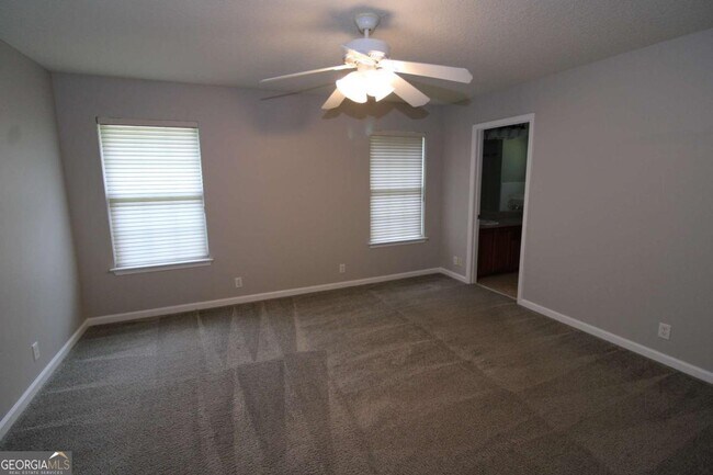 Building Photo - 150 Lake Manor Dr