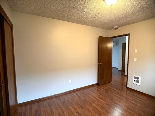 Building Photo - 615 E 22nd St