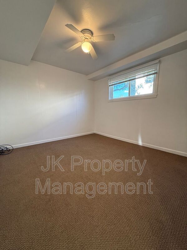 Building Photo - 1602 8th Ave N