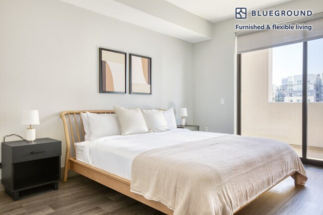 Building Photo - 5100 Wilshire Blvd