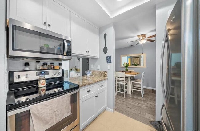 Building Photo - "Charming 1-Bedroom Apartment with Hardwoo...