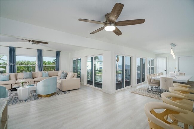 Building Photo - 474 Peninsula Dr