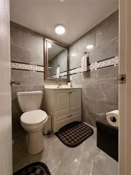 Building Photo - 355 Oakridge T