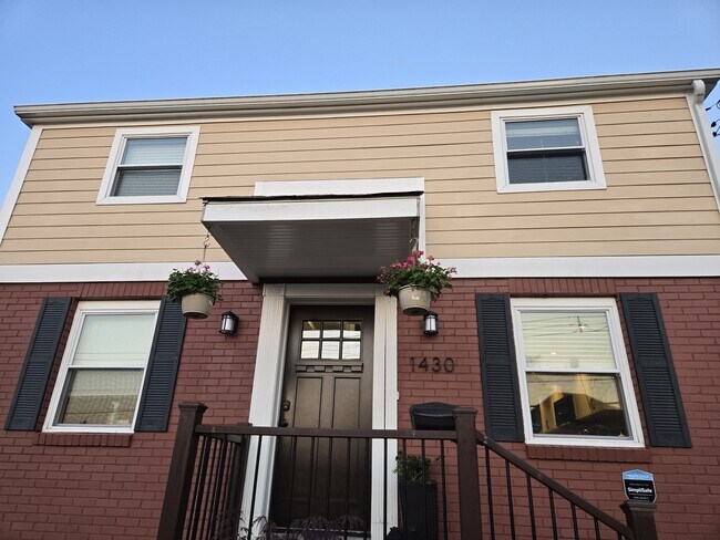 Building Photo - 1430 Simona Dr