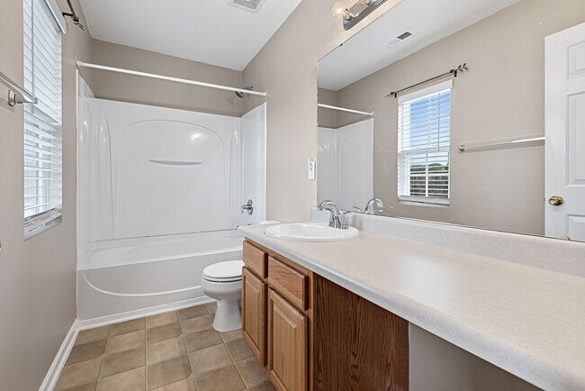 Building Photo - 135 Bellfare Dr