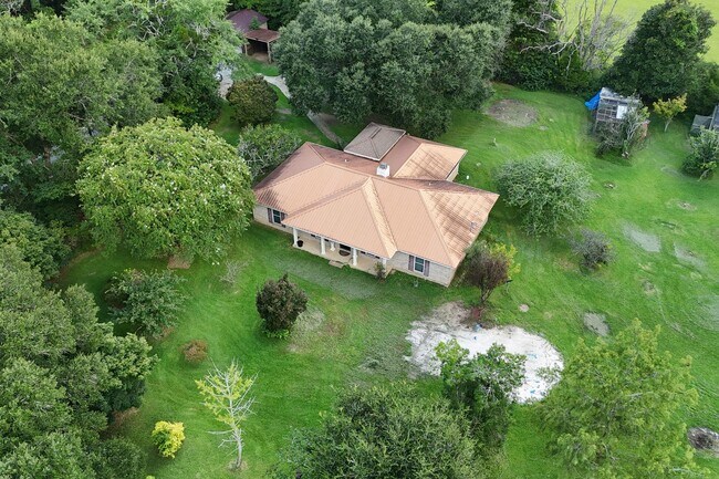 Building Photo - Wonderful country setting in Elberta!