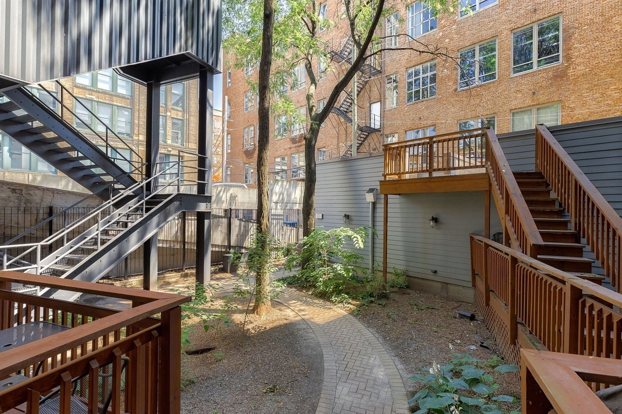 Building Photo - 331 S Peoria St