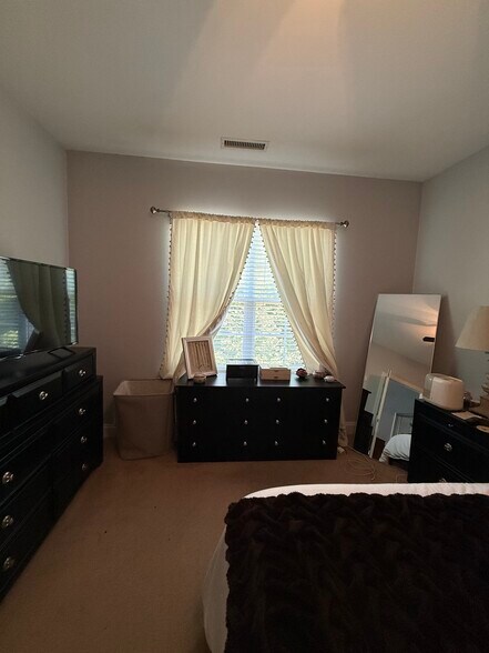Main bedroom - 2615 Stewart Pines Dr