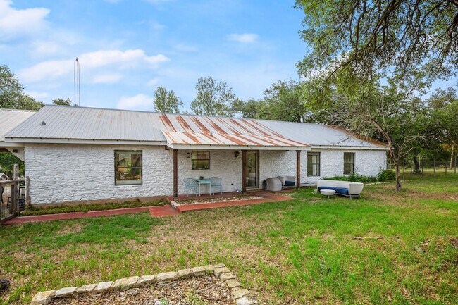 Building Photo - 10518 Signal Hill Rd