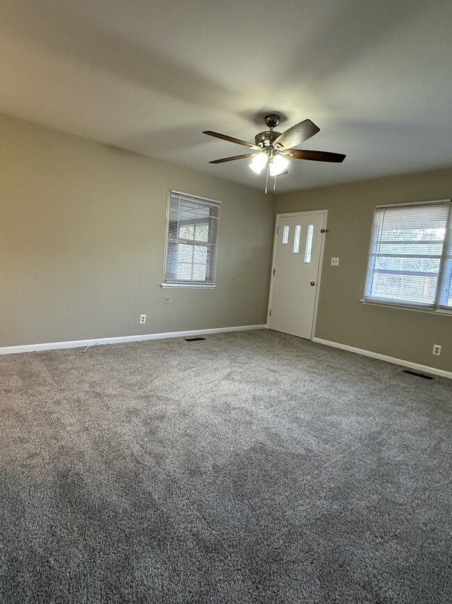 Building Photo - 356 Elizabeth Cir