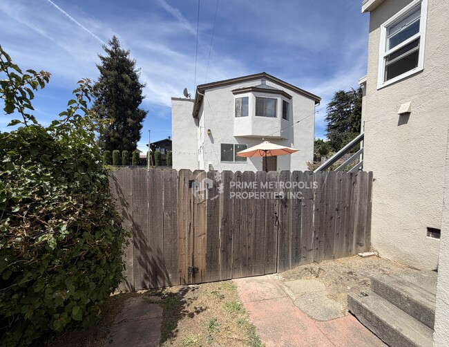 Building Photo - 447 Haddon Rd
