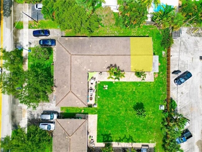 Primary Photo - 2170 NE 44th St