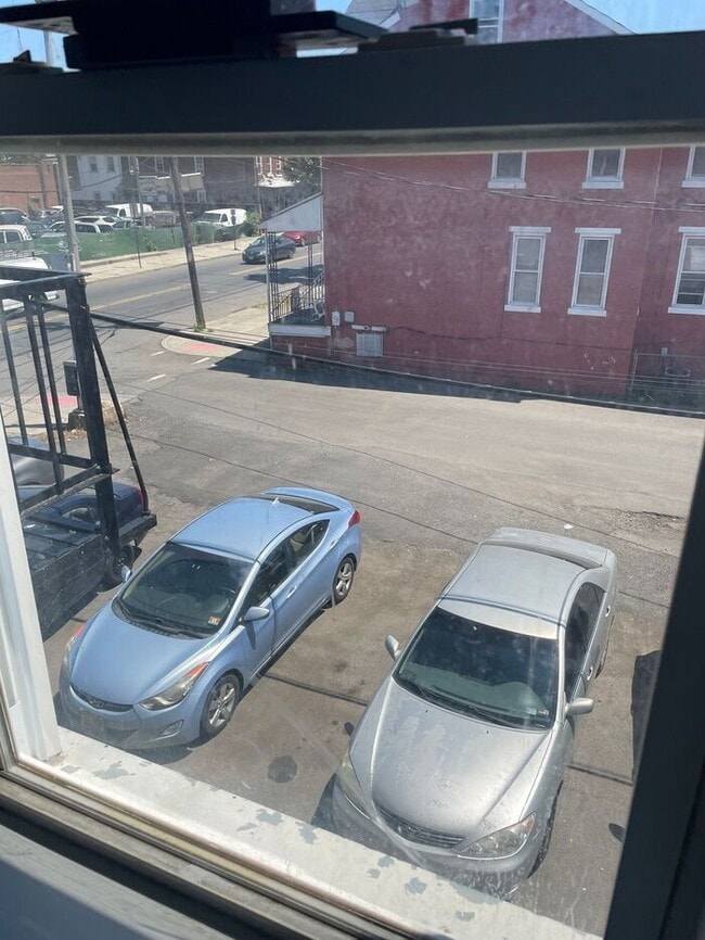 Building Photo - Inspected and Approved 3 Bedroom 1 Bath in Trenton