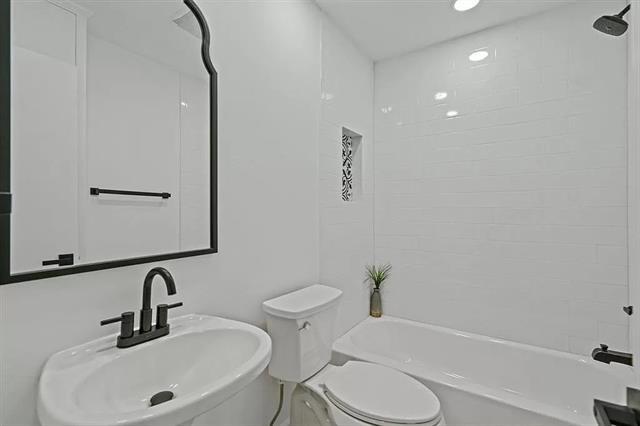 Building Photo - 3867 Gaspar Dr