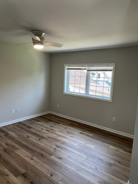 Building Photo - 215 E Linden St