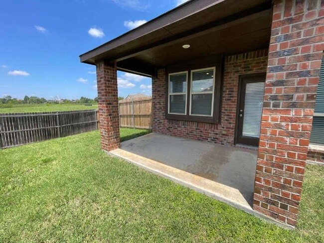 Building Photo - 281 Giddings Trl