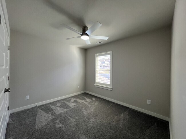 Building Photo - 1001 Pebble Run Rd