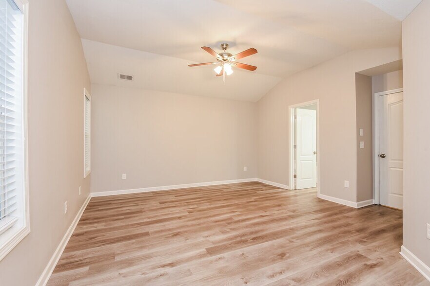 Building Photo - 412 Redwood Trail