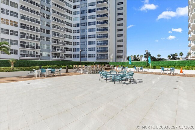 Building Photo - 3750 Galt Ocean Dr