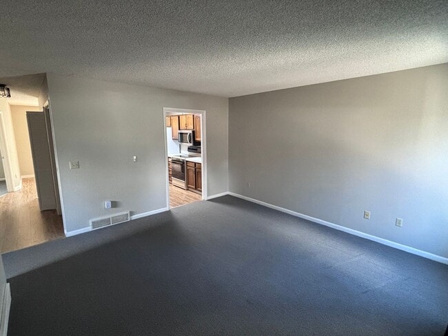 Building Photo - Duplex for rent!