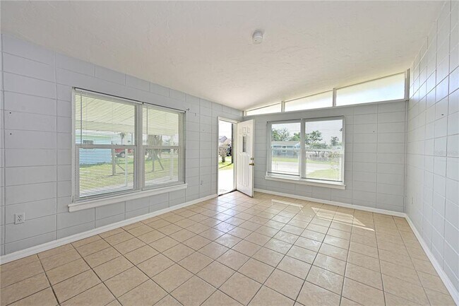 Building Photo - 612 Palm Ave