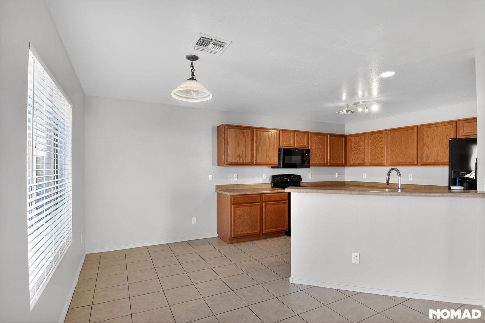 Building Photo - 22066 W Solano Dr