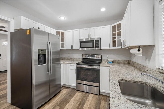 Building Photo - 1605 W Knollwood St