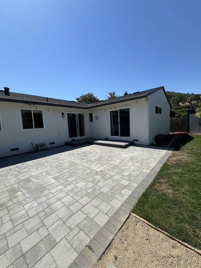 Building Photo - 22 Leland Dr