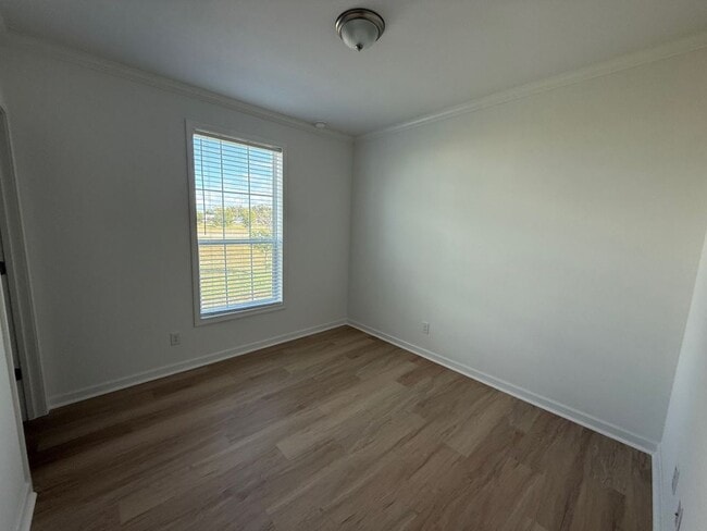 Building Photo - 3808 Sunset Dr