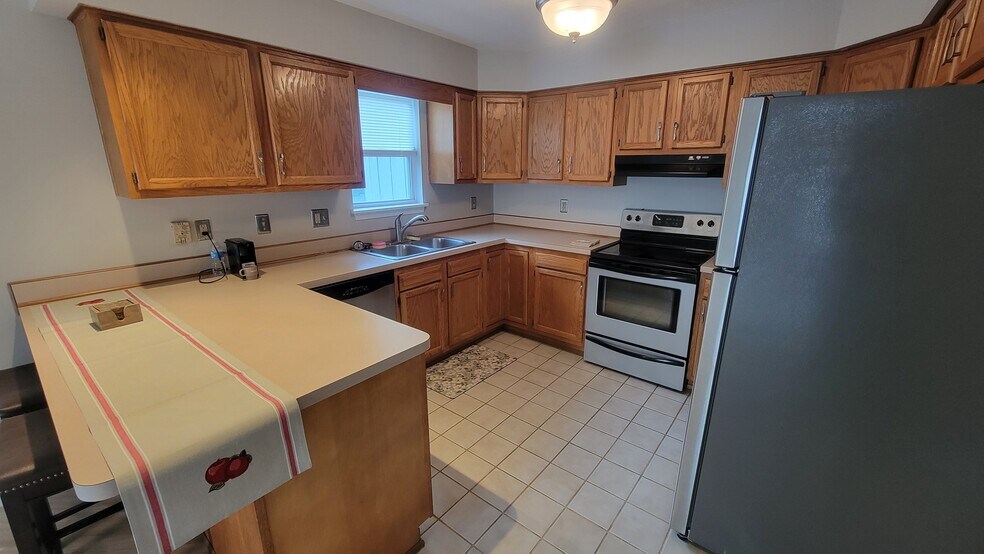 Building Photo - 615 Hilltop Ter