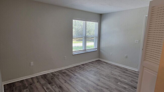 Building Photo - 3 beds 3 bath condo on the golf course